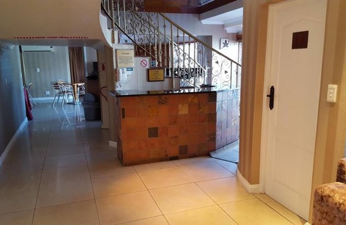 Rondebosch East Bed & Breakfast | Savoy Lodge with Breakfast included! - Budget standard double room 3