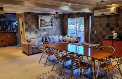 Rondebosch East Bed & Breakfast | Savoy Lodge with Breakfast included! - Budget standard double room 3