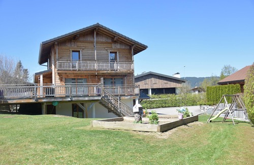 Araches-la-Frasse Ski Chalet | Savoyard chalet "Les heures claire" 8 people