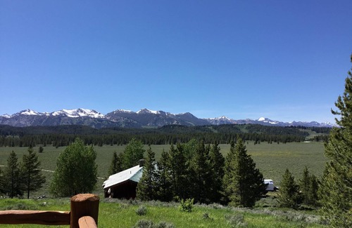 Ketchum House | Sawtooth City Elegance, 360° views, loads of sun, peace and quiet
