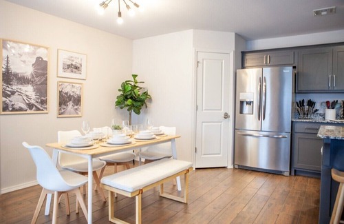 Broken Arrow House | Scandi Home by Turnpike - KING Bed, Fast WiFi