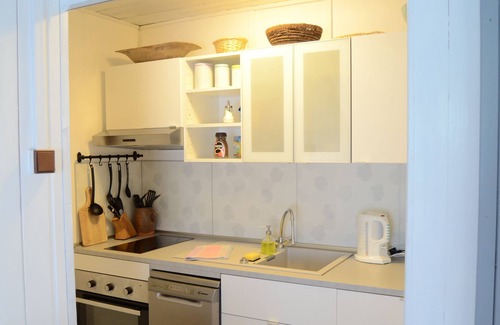 Lhota House | Scandinavian cottage by lake 20 min from Prague (pets welcome)
