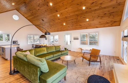 Boone Cabin | Scandinavian-Style Cabin in The Mountains