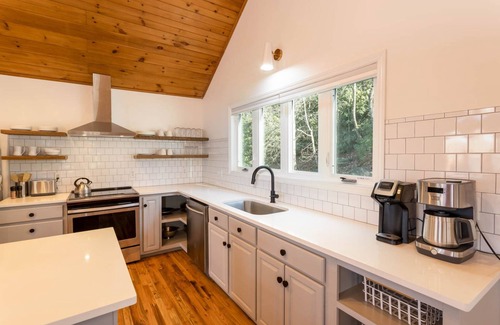 Boone Cabin | Scandinavian-Style Cabin in The Mountains