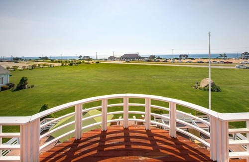 Eastward Look House | Scarborough Beach Resort Oasis