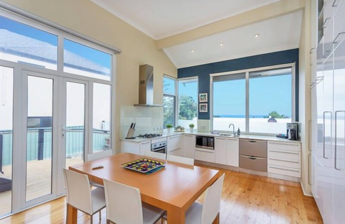Scarborough House | Scarborough Seaview Loft - Executive Escapes