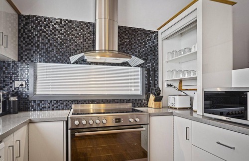 Apollo Bay House | Scenic Beach Escape - Best Family Holiday, Outside Pets, Wifi *New Listing*