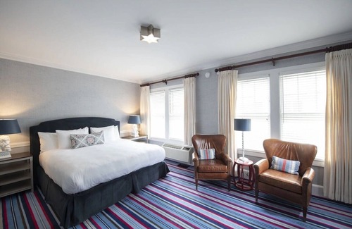 Kennebunkport Hotel | Scenic Downtown Retreat w/Complimentary Breakfast | Near Kennebunk Beach