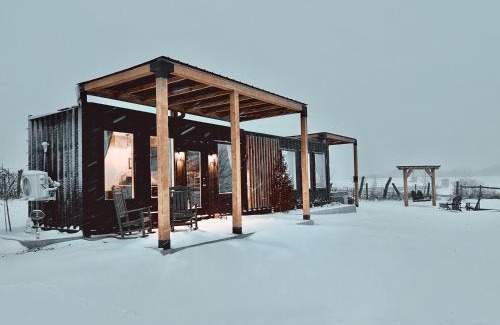 Pine Grove Apartment | ‘Scenic Escapes’ Romantic Pine Grove Getaway!