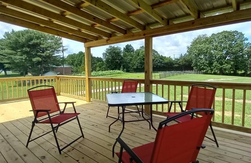 Rockholds House | Scenic Farm with lots to do and lots of room