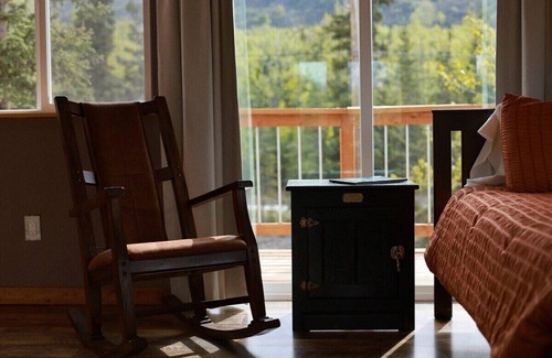 Knik River Apartment | Scenic Getaway with a hot tub