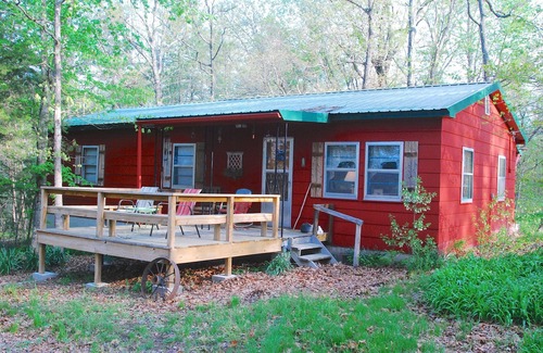 Dixon Cottage | Scenic Indian House Bluff Cottage is Secluded Above the Gasconade River Valley