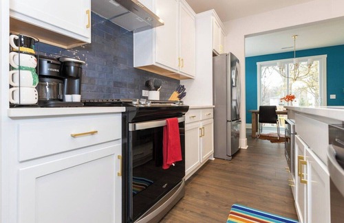 Charlotte Villa | Scenic Nature Retreat in Charlotte 1367