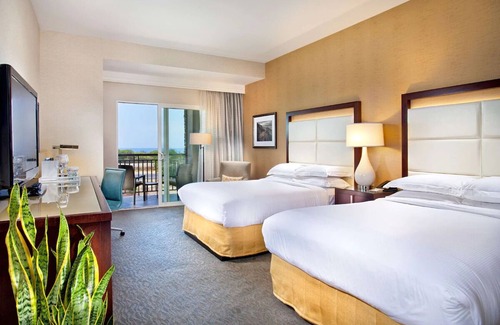 Carlsbad Hotel | Scenic Oasis: Close to South State Beach, Pets Allowed, Parking, Outdoor Pool!