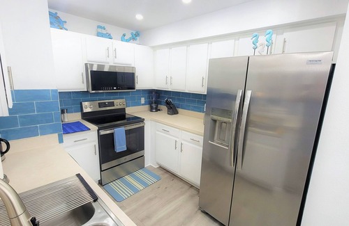 Clearwater Condo | ★ SCENIC POOLSIDE❤ tastefully decorated and minutes away from Clearwater Beach