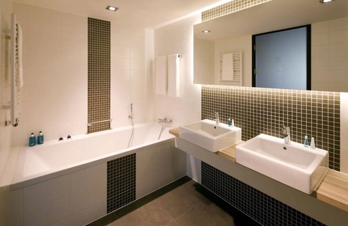 Bergen op Zoom Hotel | Scenic Room Near Ravelijn with Free Parking and Indoor Pool