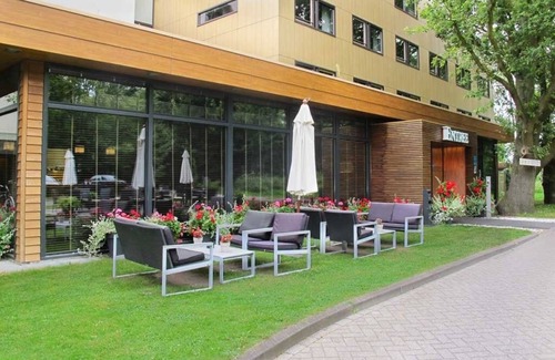 Bergen op Zoom Hotel | Scenic Room Near Ravelijn with Free Parking and Indoor Pool