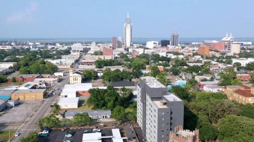 Central Business District Apartment | Scenic Serenity, dtown, gym, free parking