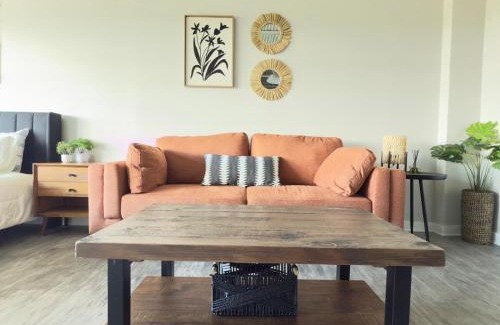 Central Business District Apartment | Scenic Serenity, dtown, gym, free parking