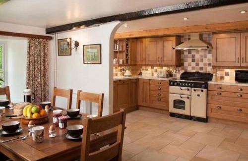 Cwmdu House | Scenic Welsh Cottage in the Brecon Beacons
