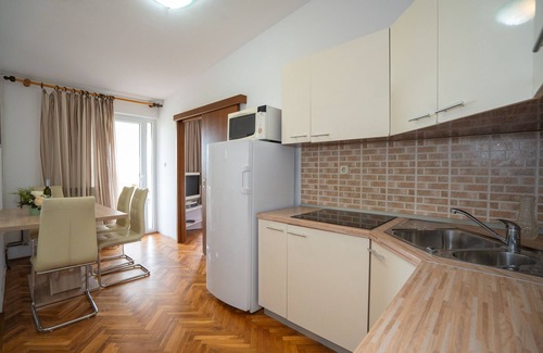 Potocnica Apartment | Schöne Wohnung am Strand mit Pool, Parkplatz, Meerblick, Wlan, für 6 Personen