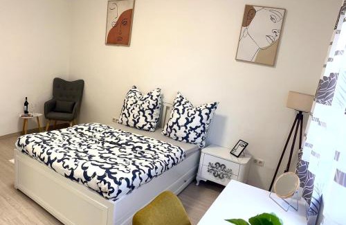 Ludwigshafen-Friesenheim Apartment | Schönes Zimmer in einer 3er WG-Wohnung geeignet für einen Mann shared apartment