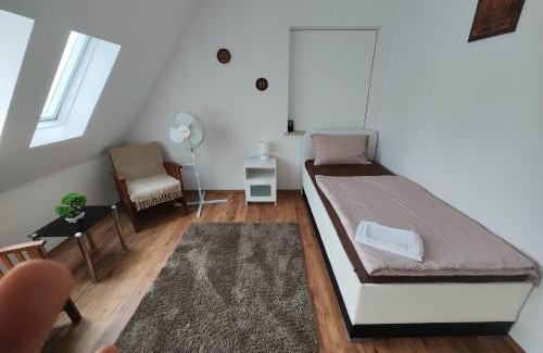 Niederzwehren Apartment | Schickes 110qm Ferienhaus in Nähe VW, Messe,DEZ und Orangerie