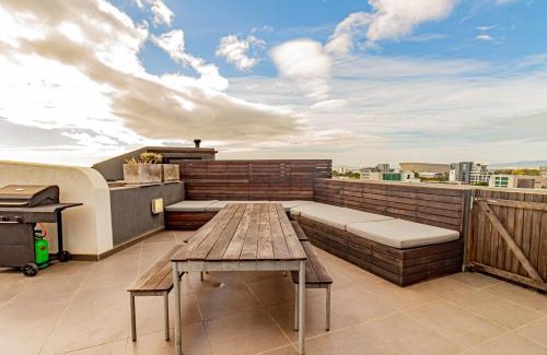 Three Anchor Bay Apartment | Scholtz Penthouse