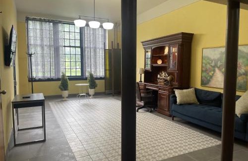 Canton Apartment | School of Fame