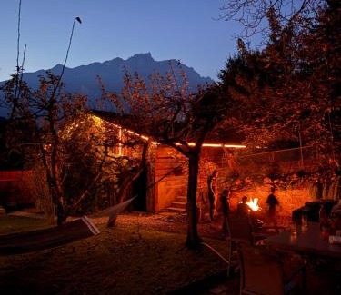 Glarus Sued Apartment | Schweizerhaus Glarus - Historisch & Stilvoll mit Garten