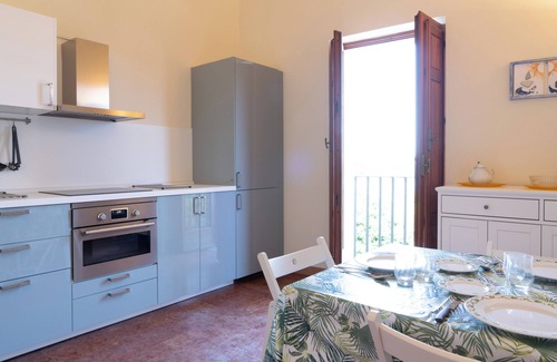Scilla Apartment | Scilla appartamento Marina Grande solo 40 mt dal mare (appartamento Stromboli)