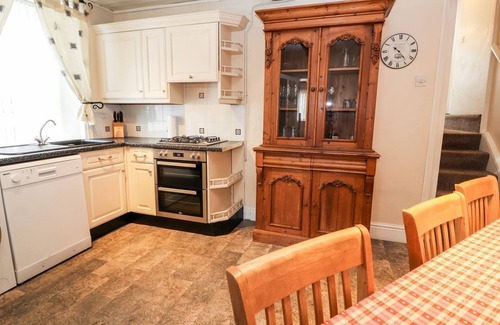 Trevor House | SCOTCH HALL COTTAGE, pet friendly, with a garden in Trevor