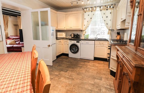 Trevor House | SCOTCH HALL COTTAGE, pet friendly, with a garden in Trevor