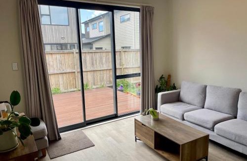 Hobsonville House | Scott point private entry flat offers the entire living room, bedroom and ensuite, parking available