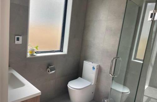 Hobsonville House | Scott point private entry flat offers the entire living room, bedroom and ensuite, parking available