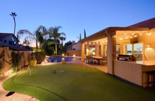 Paradise Park Vista House | Scottsdale Oasis-Saltwater Pool & Putting Green