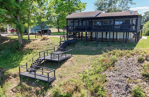 Counce House | Screened Patio on Pickwick River- Boat & RV Parking, Fishing Pier- Dogs allowedn