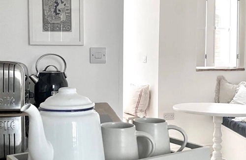 Cromer Cottage | Sea air and starry nights - there's space for two and your four legged friend.