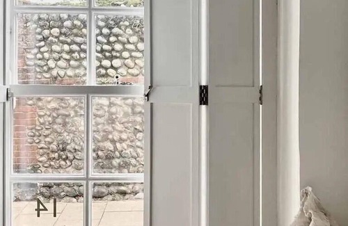 Cromer Cottage | Sea air and starry nights - there's space for two and your four legged friend.