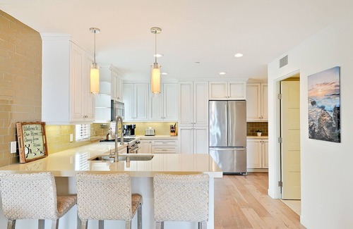 Beach Barber Tract House | Sea and Palms 2 - Modern condo with ocean views, walk to beach and restaurants