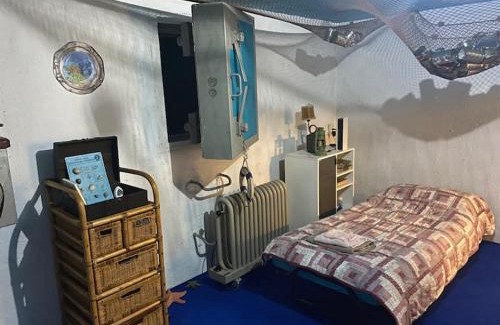 Evilard House | Sea Boat Room - No Windows