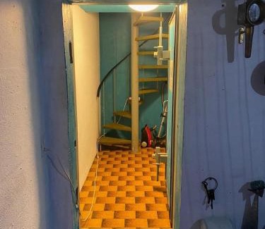 Evilard House | Sea Boat Room - No Windows