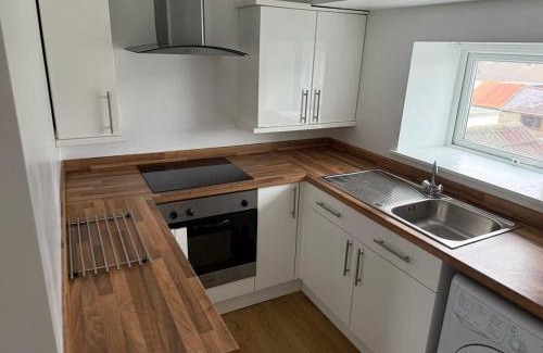 Castle House | Sea Breeze 1-Bed Retreat with Parking