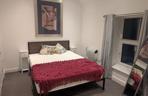 Castle House | Sea Breeze 1-Bed Retreat with Parking