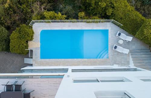 Saronida House | Sea Breeze Retreat with Private Pool