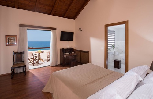 Istron Villa | Sea Breeze Villa by Voulisma beach, at Istron Crete, accommodates max 7 adults.