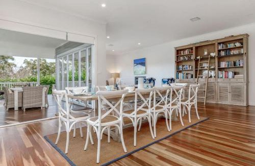 Vincentia House | Sea Breeze - walking distance to Orion Beach