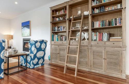 Vincentia House | Sea Breeze - walking distance to Orion Beach