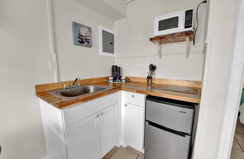 Crescent Beach Apartment | Sea Foam 1 bed for 2. Play in the Sand, not snow!