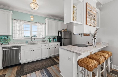 Lullwater Beach House | Sea-Jay: Bch Home, 150FT 2 Bch, Comm Pool, Bch Gear, FREE Activities, + More!